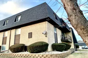 11107 S 84th Ave, Palos Hills, IL 60465 - Photo 2