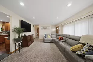 8132 S 83rd Ct, Justice, IL 60458 - Photo 6