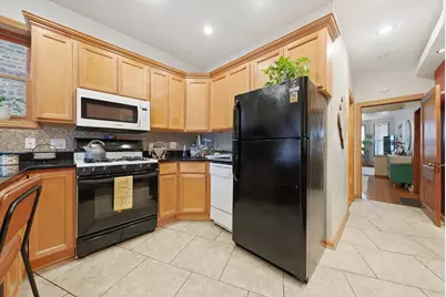 3975 W Barry Avenue, Chicago, IL 60618 - Photo 12