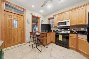 3975 W Barry Ave, Chicago, IL 60618 - Photo 10