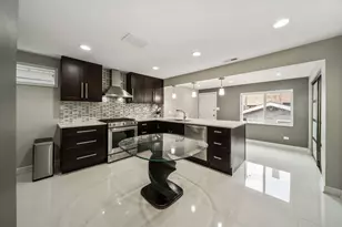 538 W 32nd St, Chicago, IL 60616 - Photo 8