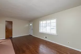 922 Landon Ave, Winthrop Harbor, IL 60096 - Photo 6