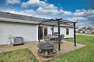 910 Greenfield Dr, Aurora, IL 60506 - Photo 18