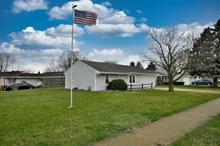 910 Greenfield Dr, Aurora, IL 60506 - Photo 2