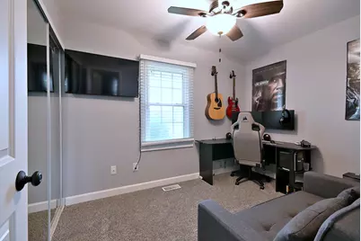 910 Greenfield Drive, Aurora, IL 60506 - Photo 12