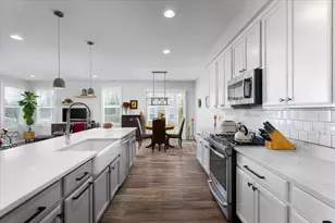 27W119 Redbud Ln, Winfield, IL 60190 - Photo 12