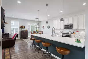 27W119 Redbud Ln, Winfield, IL 60190 - Photo 8