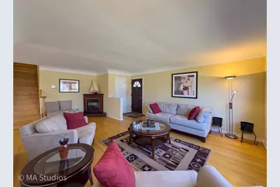 8912 Harms Road, Morton Grove, IL 60053 - Photo 6