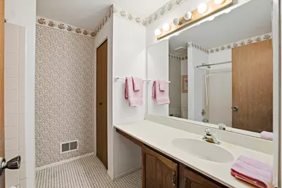 2018 Quaker Hollow Lane, Streamwood, IL 60107 - Photo 12