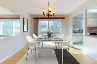 1135 Thompson Blvd, Buffalo Grove, IL 60089 - Photo 4