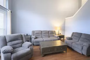 944 Cynthia Ln, Lake in the Hills, IL 60156 - Photo 4