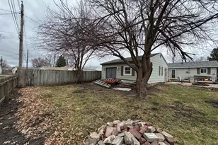 450 E 7th Street Ct E, Milan, IL 61264 - Photo 18