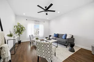 140 Enclave Cir, Bolingbrook, IL 60440 - Photo 2