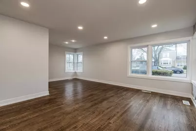 8231 Kilbourn Avenue, Skokie, IL 60076 - Photo 6