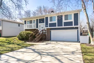 314 Sutherland Ln, Bloomingdale, IL 60108 - Photo 2