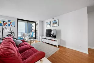 70 W Huron St, Chicago, IL 60654 - Photo 4