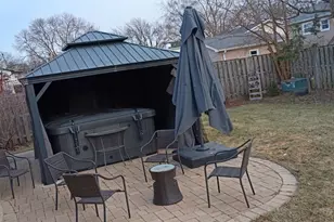 714 N Whitcomb Dr, Palatine, IL 60074 - Photo 2