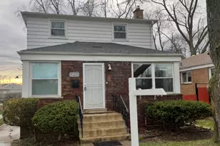 12620 S Racine Ave, Calumet Park, IL 60827 - Photo 1