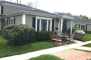 1581 Quaker Ln, Prospect Heights, IL 60070 - Photo 1