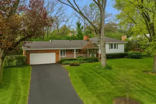 524 Forest Hill Rd, Lake Forest, IL 60045 - Photo 2