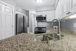 1345 Queensgreen Cir, Naperville, IL 60563 - Photo 10