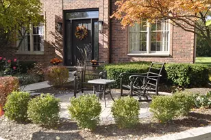 909 King Edward Ave, Saint Charles, IL 60174 - Photo 4