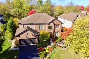 909 King Edward Ave, Saint Charles, IL 60174 - Photo 2