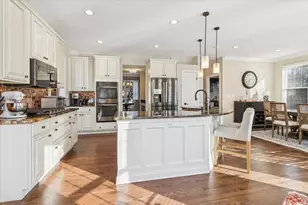 909 King Edward Ave, Saint Charles, IL 60174 - Photo 18