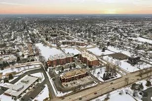 3401 N Carriageway Dr, Arlington Heights, IL 60004 - Photo 2