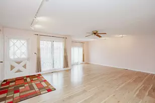 967 Grissom Trail, Elk Grove Village, IL 60007 - Photo 4