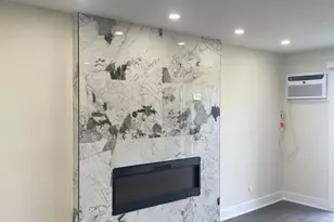 870 Winesap Ct, Prospect Heights, IL 60070 - Photo 2