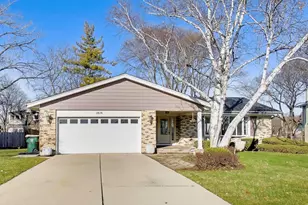 2616 N Dryden Pl, Arlington Heights, IL 60004 - Photo 1