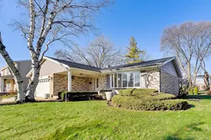 2616 N Dryden Pl, Arlington Heights, IL 60004 - Photo 2