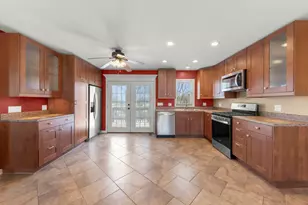 13 S Victoria Ln, Streamwood, IL 60107 - Photo 4