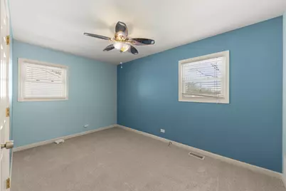 13 S Victoria Lane, Streamwood, IL 60107 - Photo 10