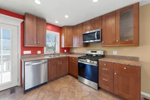 13 S Victoria Ln, Streamwood, IL 60107 - Photo 6