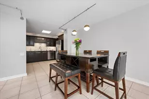 110 E Delaware Pl, Chicago, IL 60611 - Photo 8