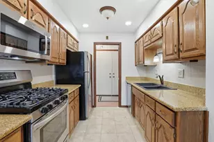 9S315 Cumnor Rd, Downers Grove, IL 60516 - Photo 6