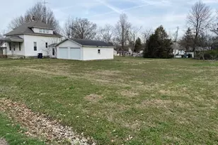 210 Rolston St, Centralia, IL 62801 - Photo 2