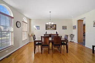 1718 Belcourt Ln, Elgin, IL 60120 - Photo 4