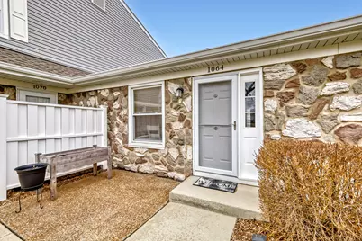 1064 Hampton Harbor #1064, Schaumburg, IL 60193 - Photo 2
