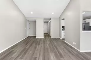 210 Dublin Ln, Schaumburg, IL 60194 - Photo 10