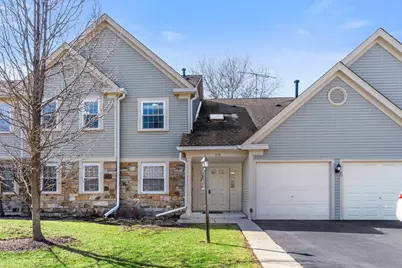 210 Dublin Lane #V2, Schaumburg, IL 60194 - Photo 1