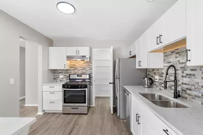 210 Dublin Lane #V2, Schaumburg, IL 60194 - Photo 12