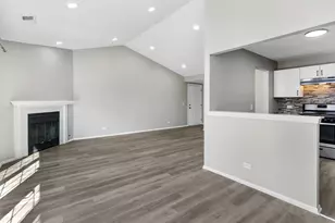 210 Dublin Ln, Schaumburg, IL 60194 - Photo 6