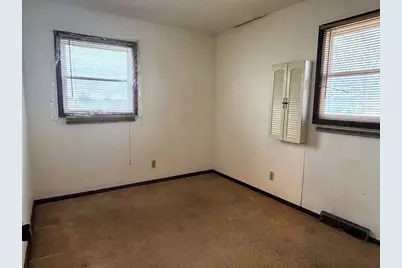 1020 Avenue E, Rochelle, IL 61068 - Photo 4