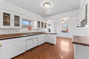 16426 Shirley Ct, South Holland, IL 60473 - Photo 8