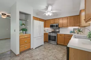 2212 Oak Leaf Ct, Lake Villa, IL 60046 - Photo 6