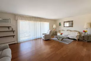 555 N Carroll Pkwy, Glenwood, IL 60425 - Photo 2