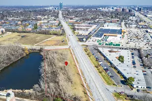 1S628 Oakbrook Lake, Oak Brook, IL 60181 - Photo 2